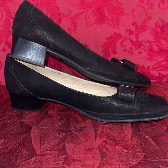 Amalfi by Rangoni Low Block Heel Shoes Flat Black and Shimmering Suede Size 9N - Picture 3 of 14
